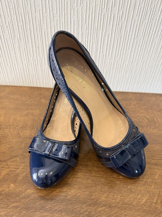 Eleganckie Buty granatowe r. 39  Clara Barson