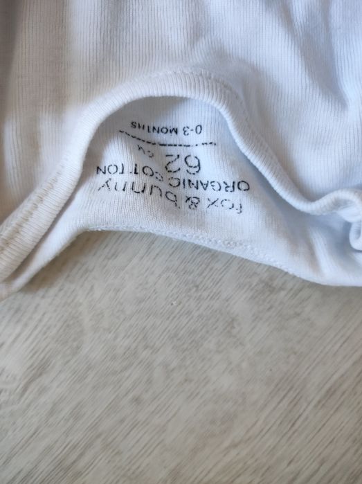 Body z krótkim rękawem