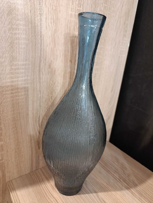 Prążkowany wazon niebieski ze szkła recyklingowego 40 cm
