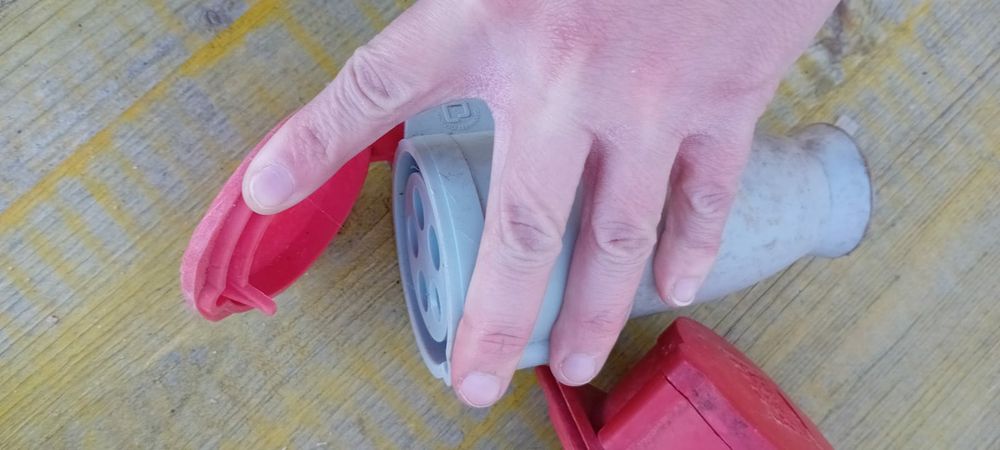 2 tomadas trifásicas fêmeas