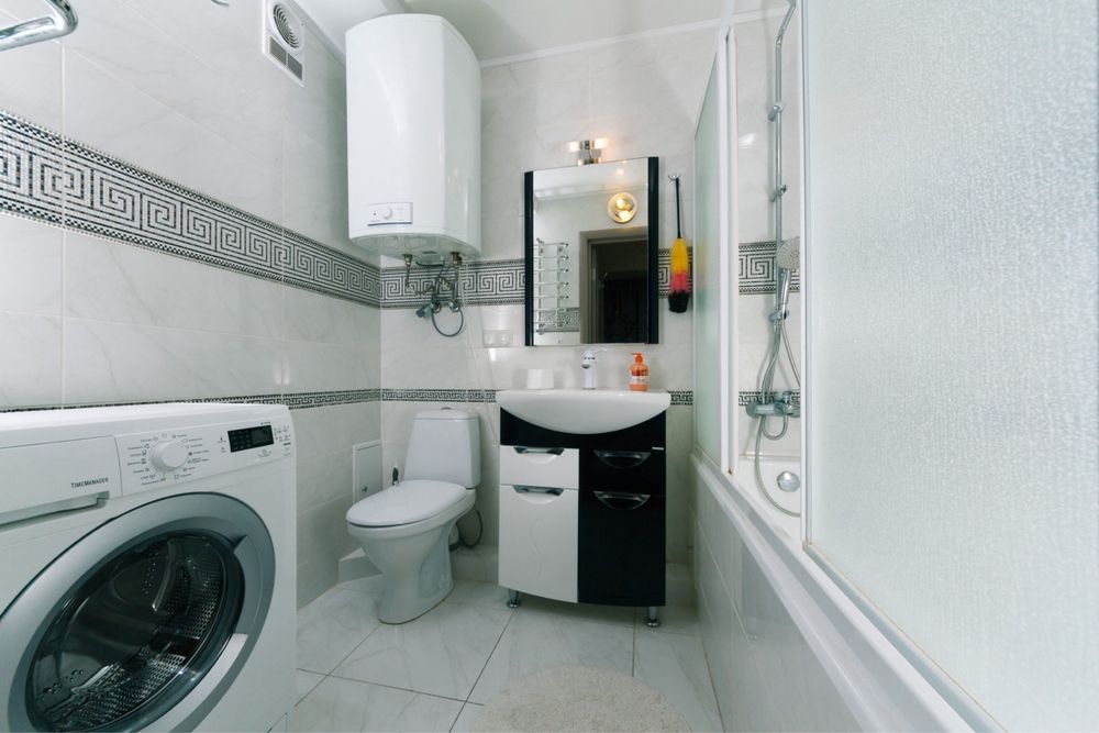 Посуточно.2х комнатная возле Гулливера бульвар Леси Украинки 9