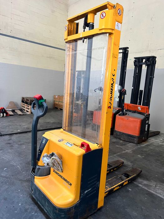 Stacker Elétrico Jungheinrich