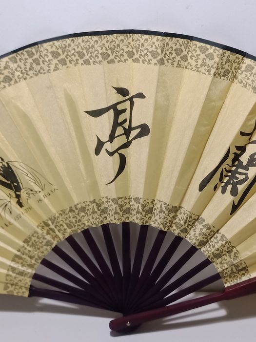 Leque em tecido de seda