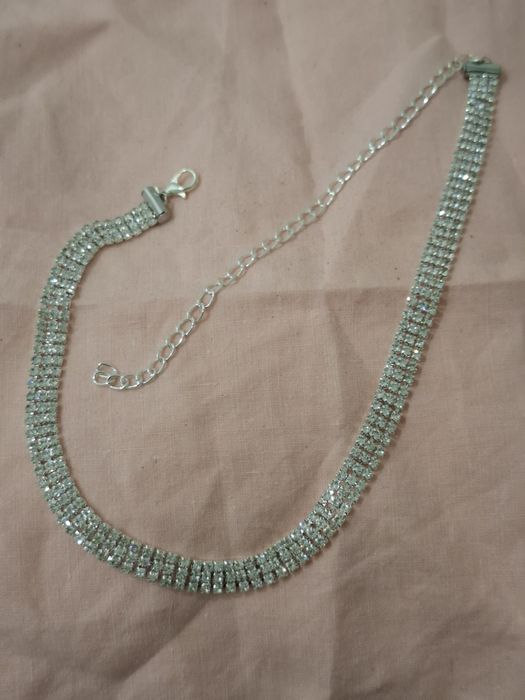 Gargantilha / colar em brilhantes novo
Elegante e intemporal