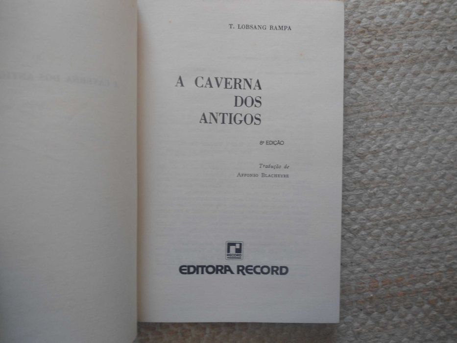 A Caverna dos Antigos por Lobsang Rampa