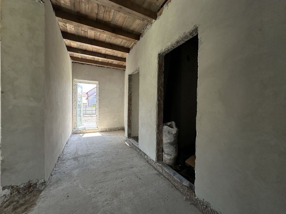 Продаж будинку Пустомити. Площа будинку — 100 м²  6 соток  3 кімнати  2 поверхи