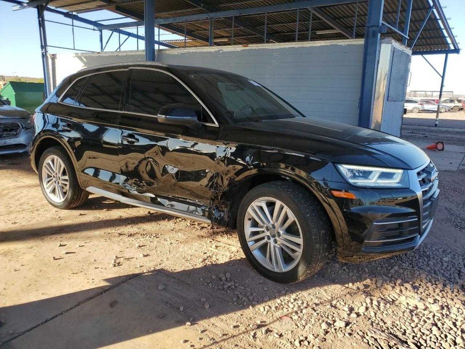 Audi Q5 Premium Plus 2018 - надійний кросовер з потужністю 252 к.с.