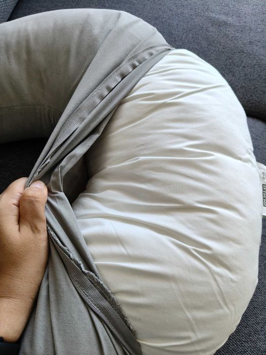 Almofada de amamentação IKEA – funcional, com pequeno reparo a fazer