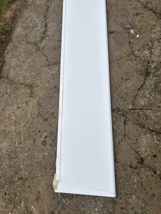 Parapet wewnętrzny z demontażu 137x29, 120x24, 30x257
