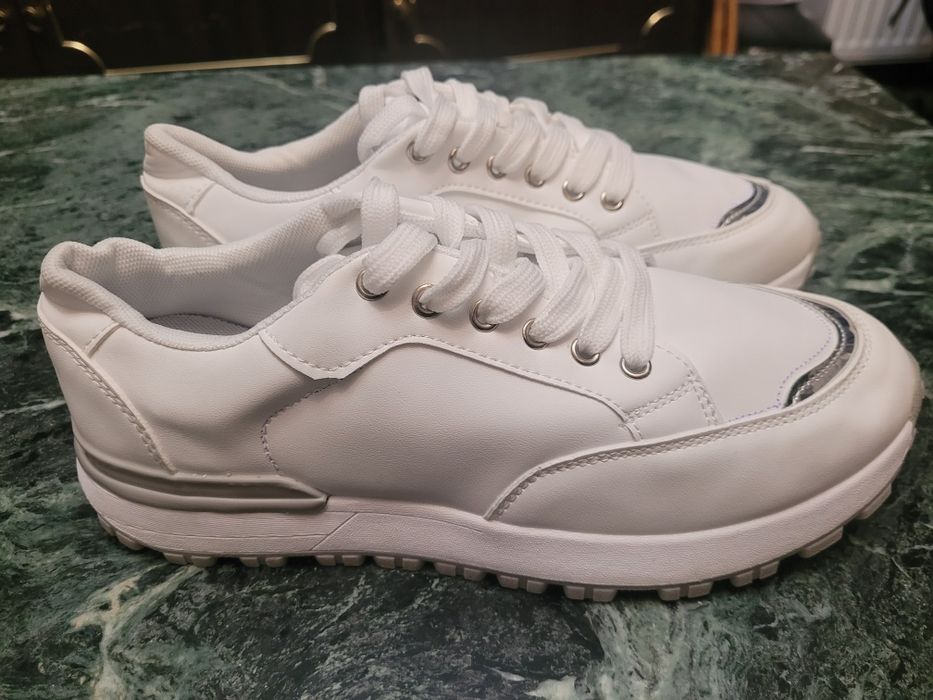 Sneakersy Nowe r 41