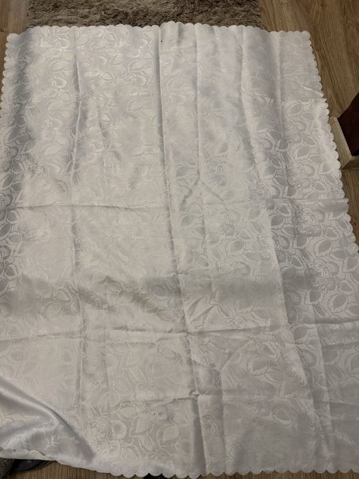 Obrus biały elegancki