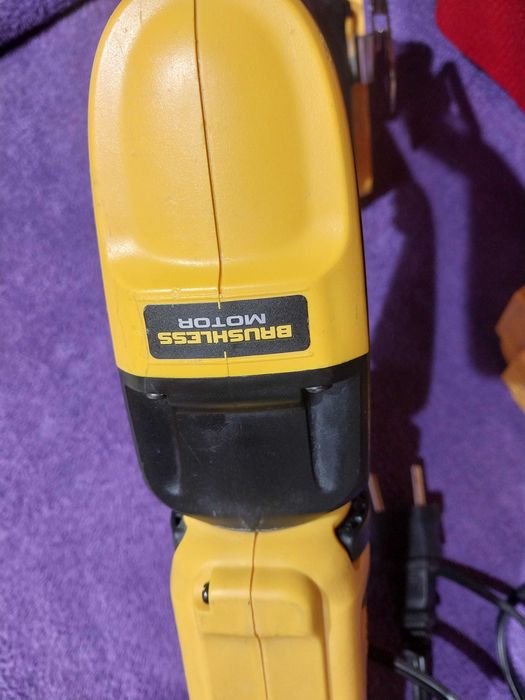 шуруповерт DeWALT  DCF201 Как новый