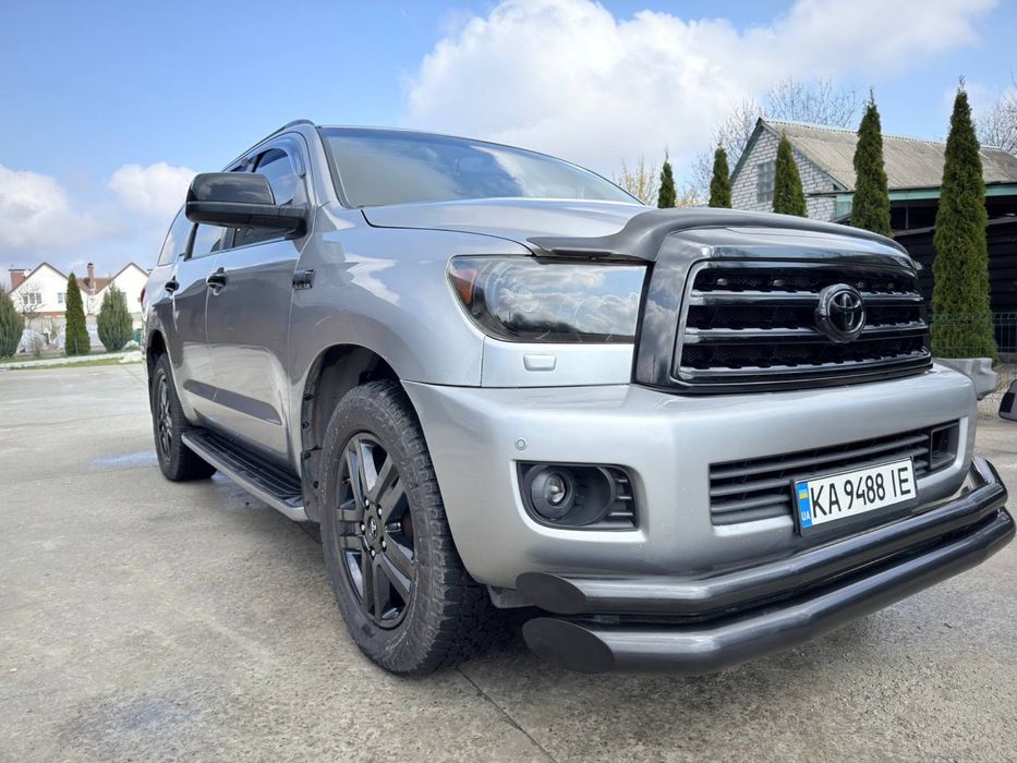 Продам Toyota Sequoia