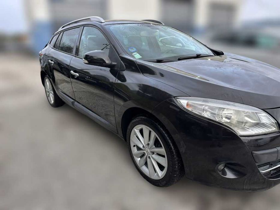 Renault Megane III Grandtour 1.5 dCi 110cv de 2009 Salvado