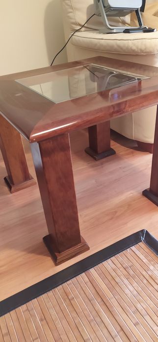 Mesa de centro com tampo de vidro