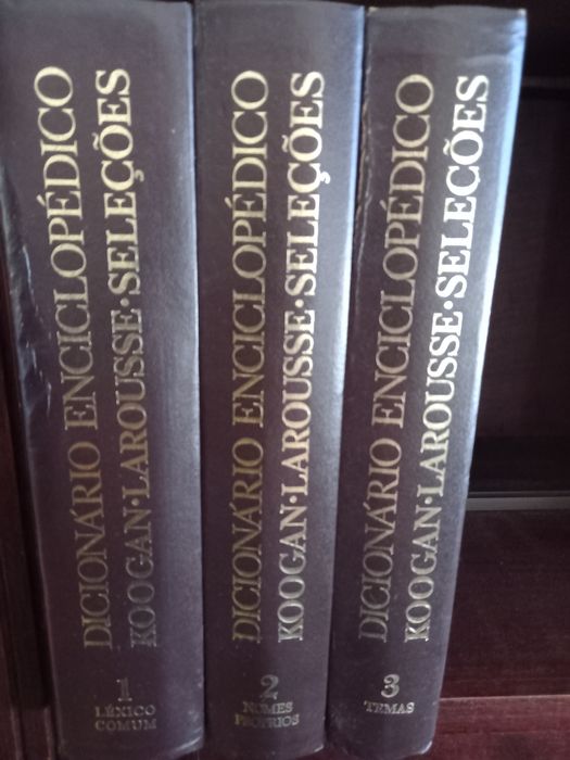 Várias coleções de livros.