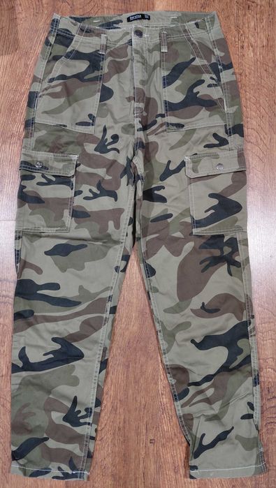 Spodnie moro BERSHKA EUR 40