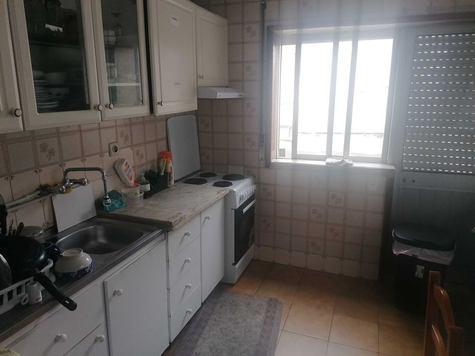 Quarto para arrendar em moradia – Matosinhos, Custóias (próximo ao metro)