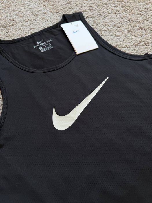 Майка Nike Swoosh компрессионная для спорта