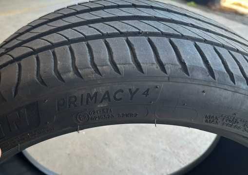 pneu 225 - 40- R18