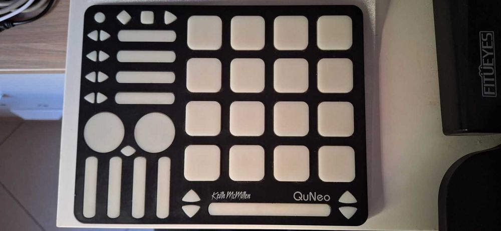 Controlador MIDI Pad Keith McMillen Instruments QuNeo 3D para Ableton Live ou outras DAW