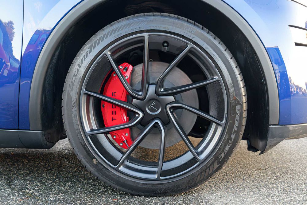 Tesla Model Y      2026