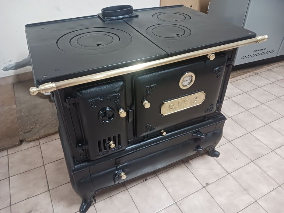 Fogao de lenha em ferro fundido cif 9 em usado  bom estado