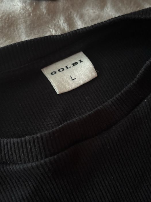 чёрный топ с длинным рукавом, рубчик