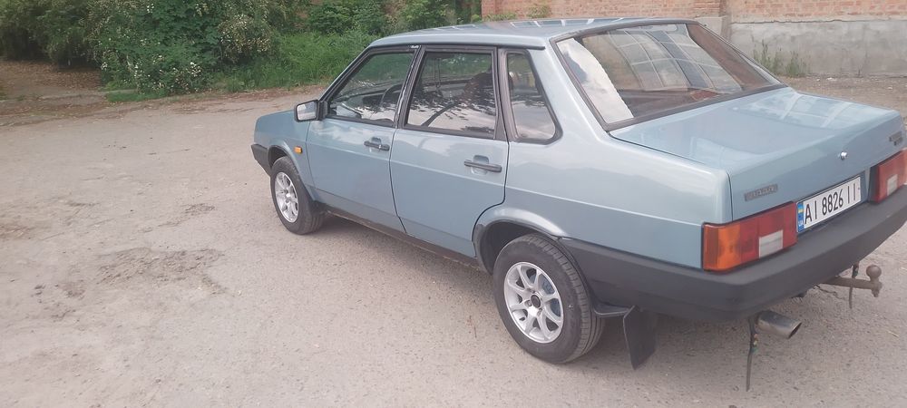 Автомобіль Ваз 21099