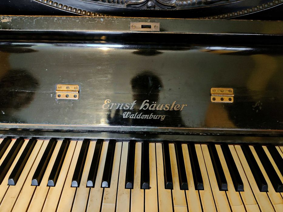 Pianino Ernst Häusler