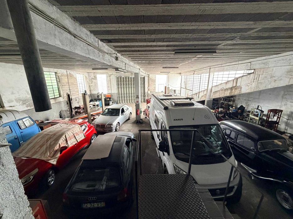 Moradia com oficina e firma Escapes S.Gens