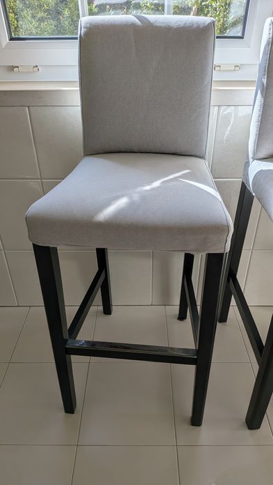 Bancos Altos IKEA BERGMUND com Encosto – Muito Bom Estado
