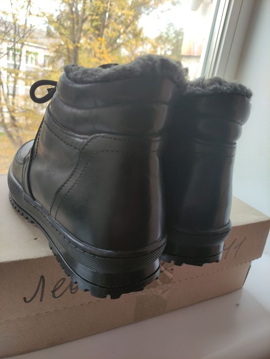 Чоловічі зимові черевики, нові,натуральна шкіра,набивна вовна!