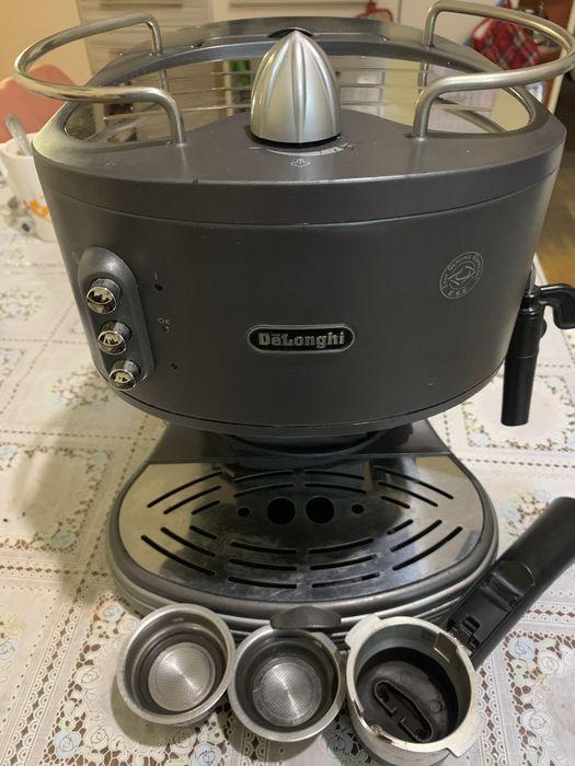 Кофеварка DeLonghi EC300M