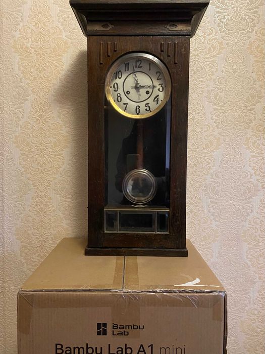 Продам старинные настенные и настольные часы