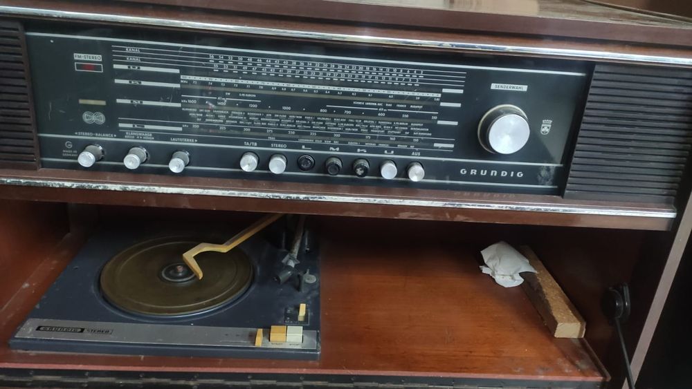Móvel Aparelhagem  Grundig vintage dos anos 70