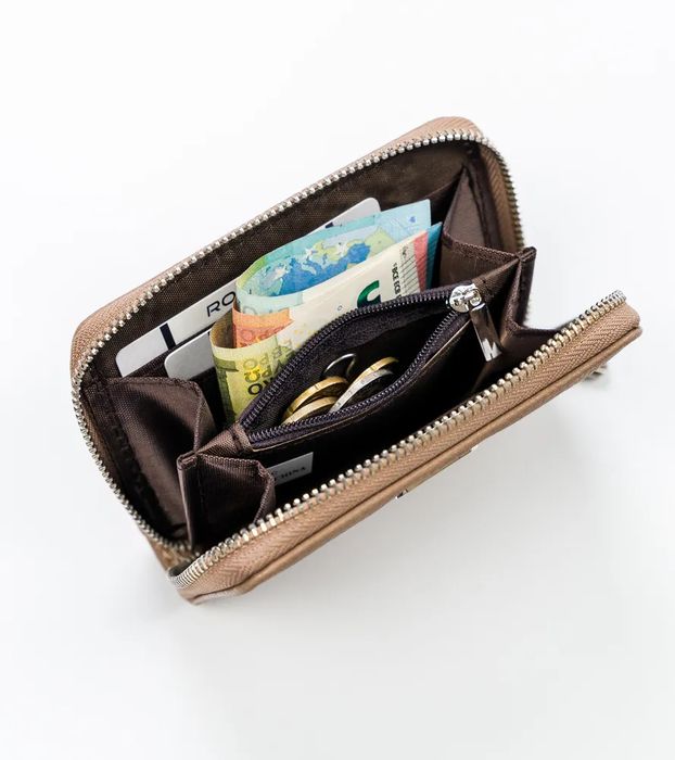 portfel damski z ziarnistej skóry eko zapinany suwakiem