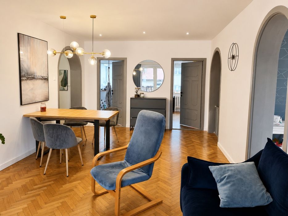 6-pokojowy dwupoziomowy apartament przy lesie – przestrzeń i komfort