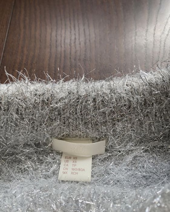 Sweter damski H&M ze srebrną nitką rozmiar XS