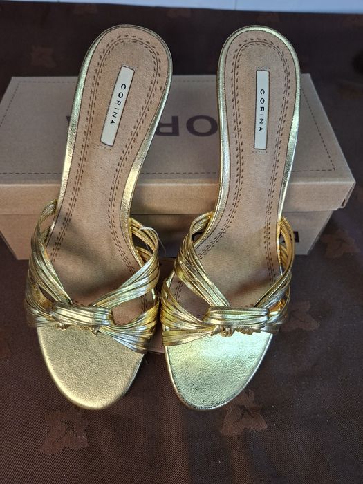 Sandálias ou Mules douradas Corina – elegantes / cerimónia