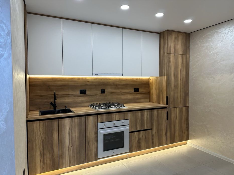 Продається 2 кімнатна квартира по вул. Смакули