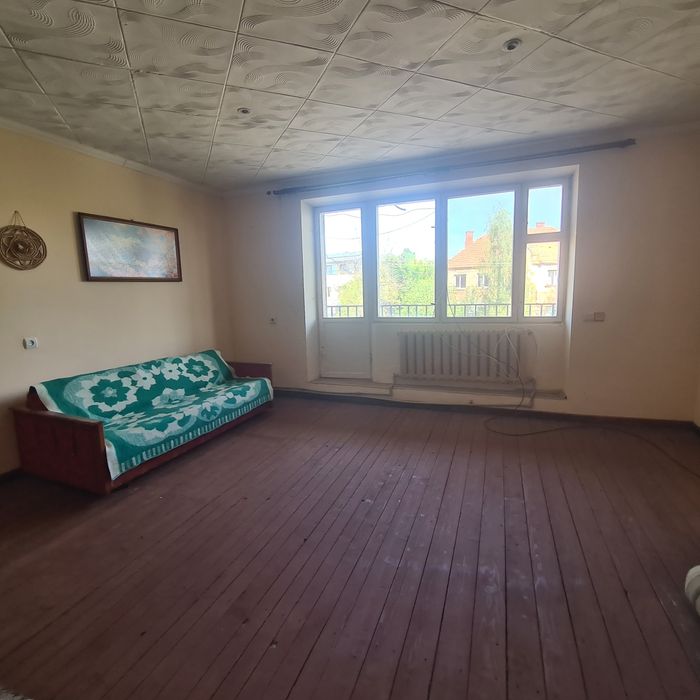 Продається двохкімнатна квартира в м.Берегове.