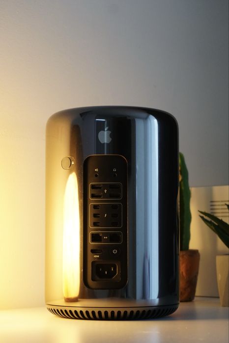 Mac Pro 6.1  Apple 1TB/64GB 12-core 2xD300 super stan