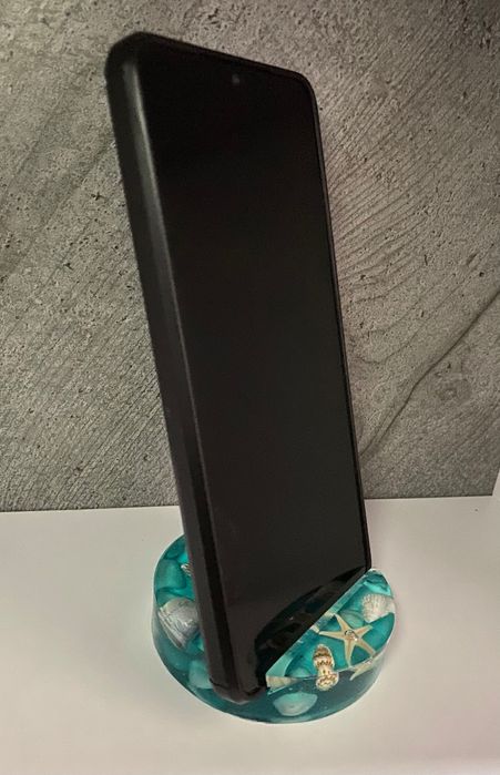 Підставки для телефону з епоксидної смоли.