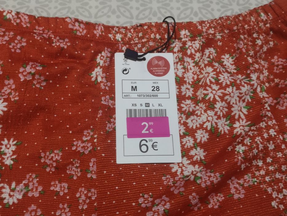 Saia laranja com flores Lefties