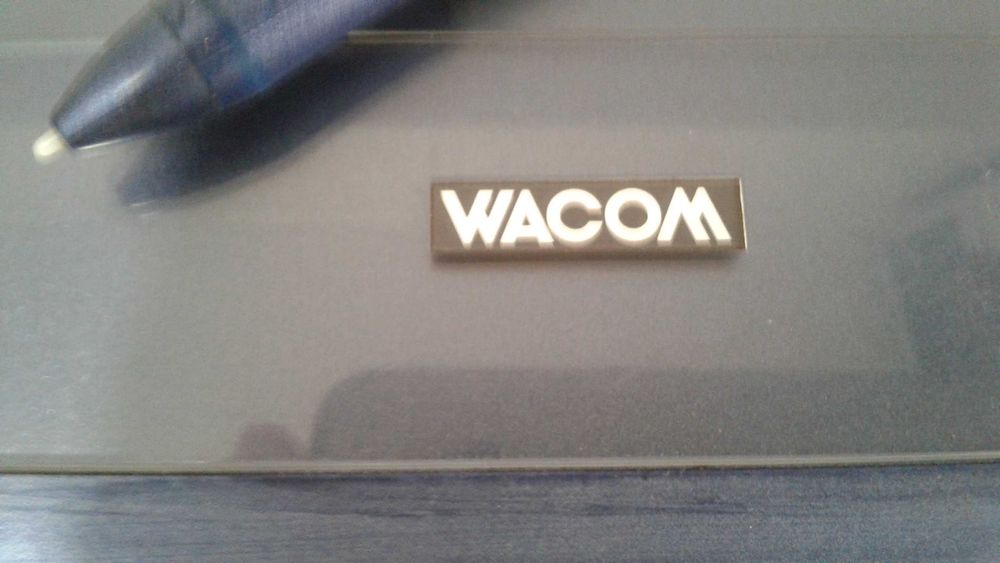 Mesa de desenho digital. Marca: Wacom