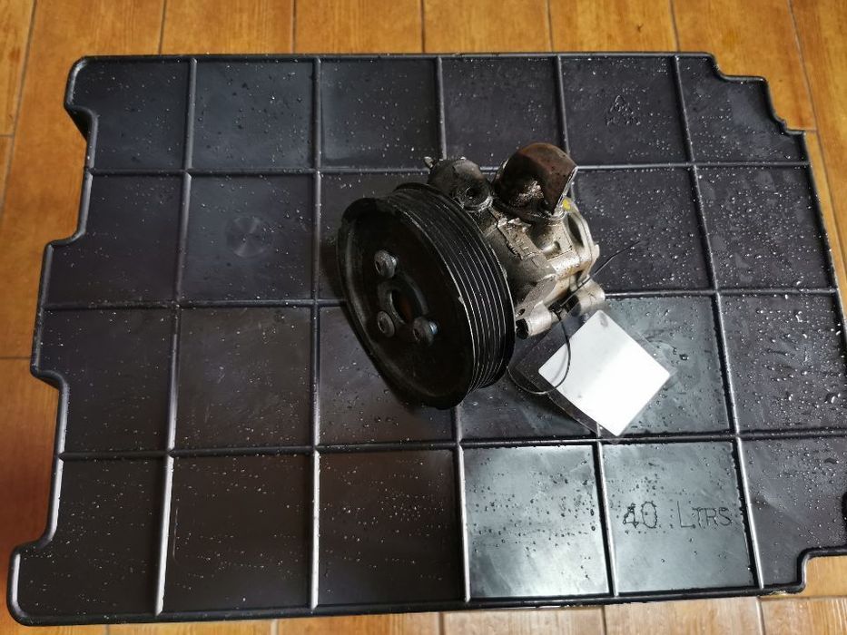 Bomba de direção Porsche Cayenne do ano 2010