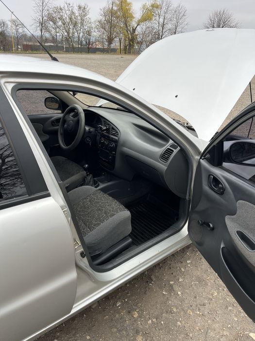 Автомобіль Daewoo Sens