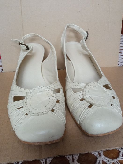 Buty damskie  na obcasie