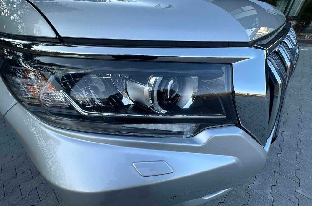 У продажі авто з ЄС Toyota Land Cruiser Prado 2019 року.